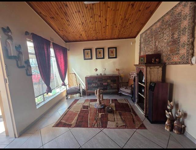 4 BEDROOM HOUSE FOR SALE IN PARKRAND